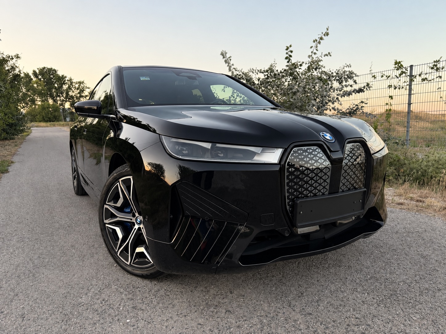 BMW iX xDrive40 74.1 kWh M Sport in Kalahari Gold metallic