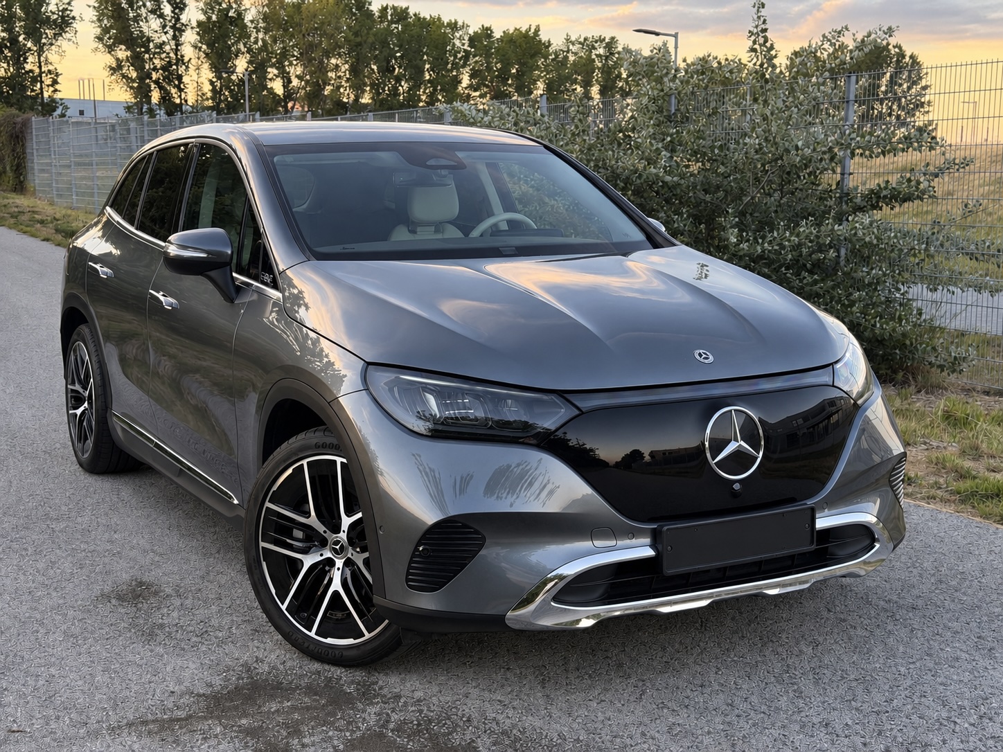 Mercedes-Benz EQE SUV 350+ in Kalahari Gold metallic