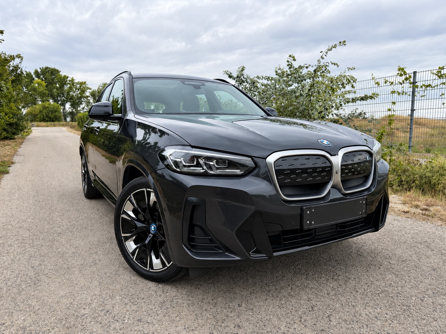 BMW iX3 73.9 kWh Impressive M Sport in Kalahari Gold metallic